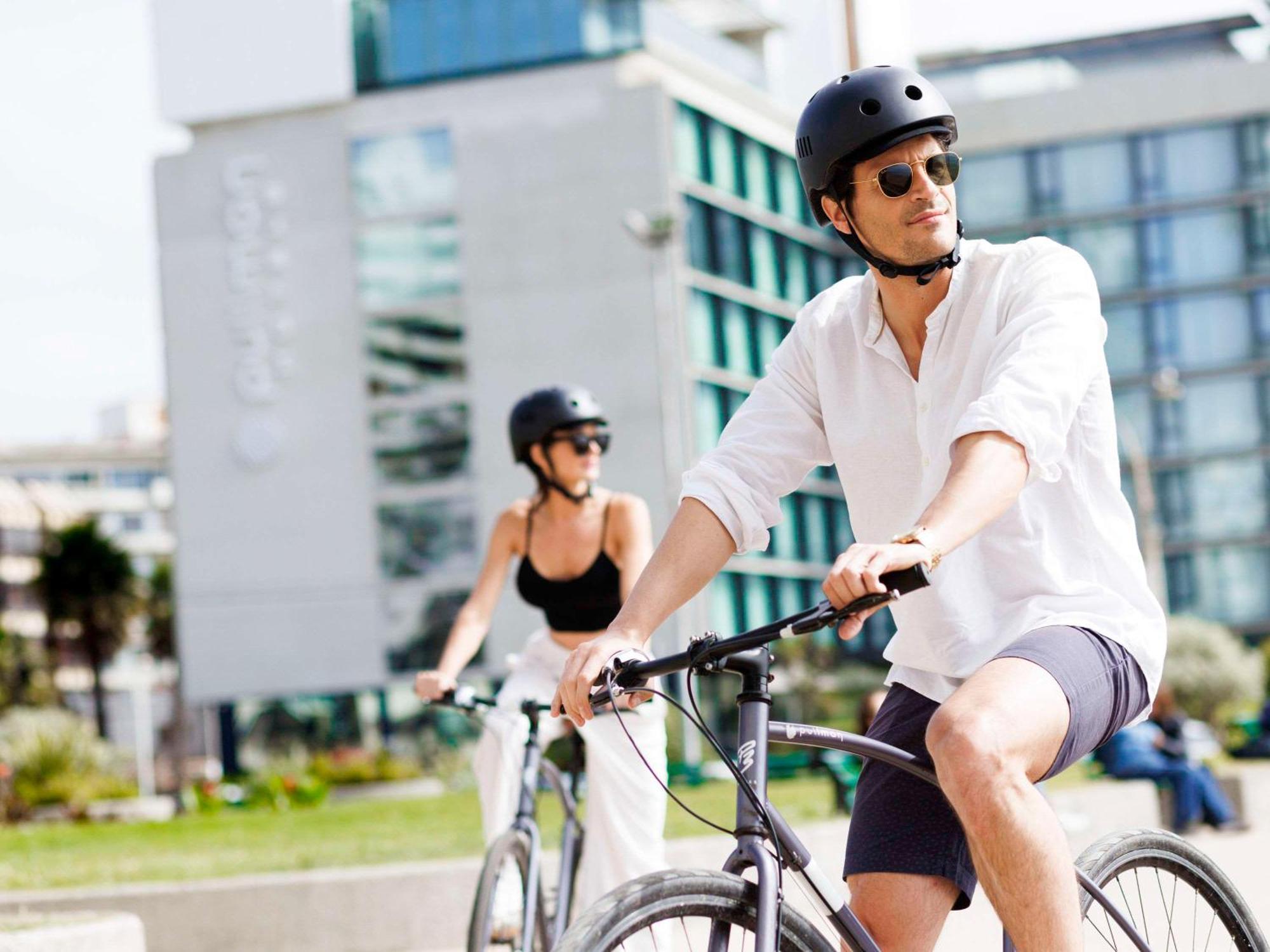 Pullman Vina Del Mar San Martin Hotel Buitenkant foto Bicycle riders in the city