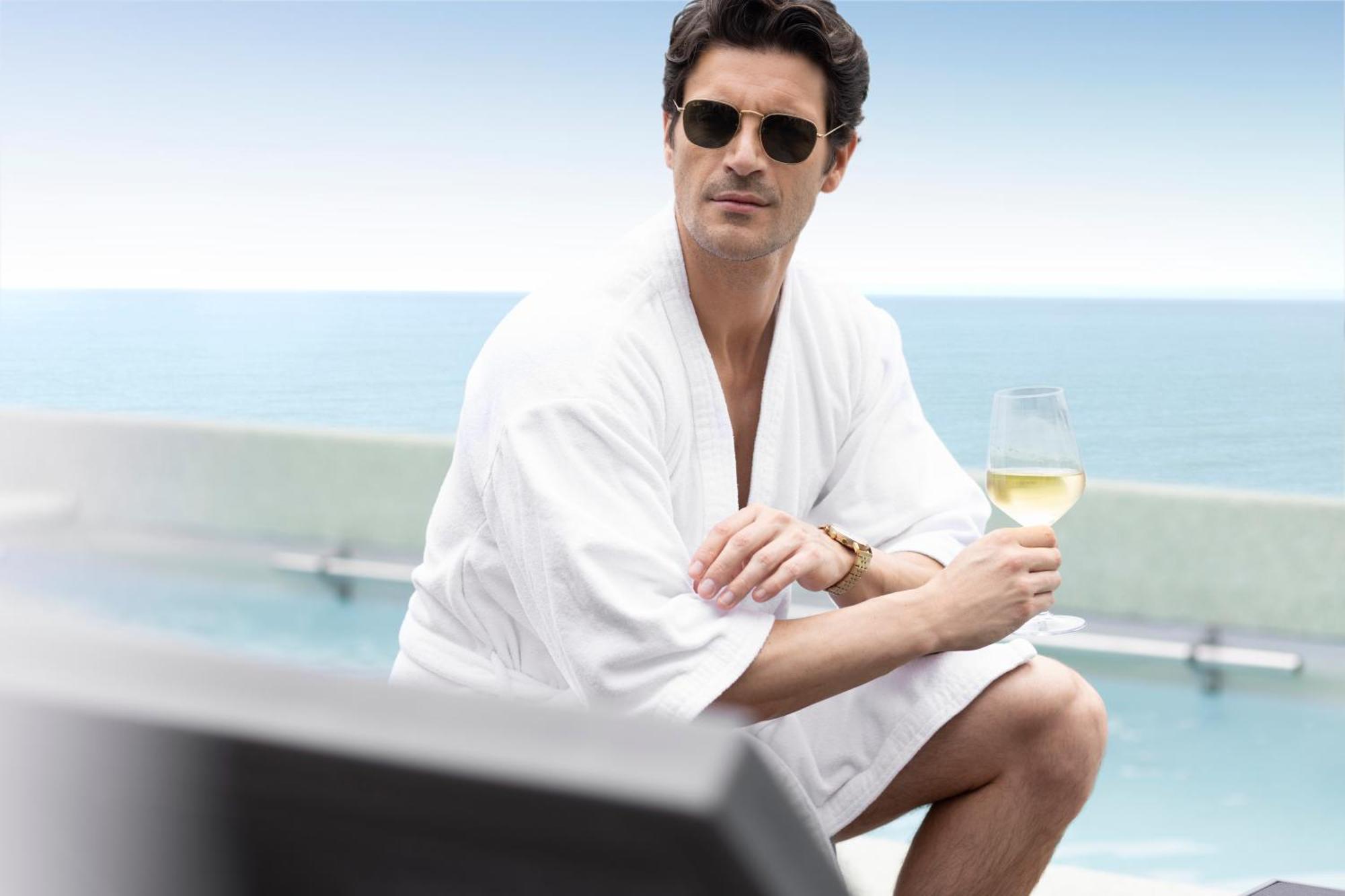 Pullman Vina Del Mar San Martin Hotel Buitenkant foto A man wearing a bathrobe