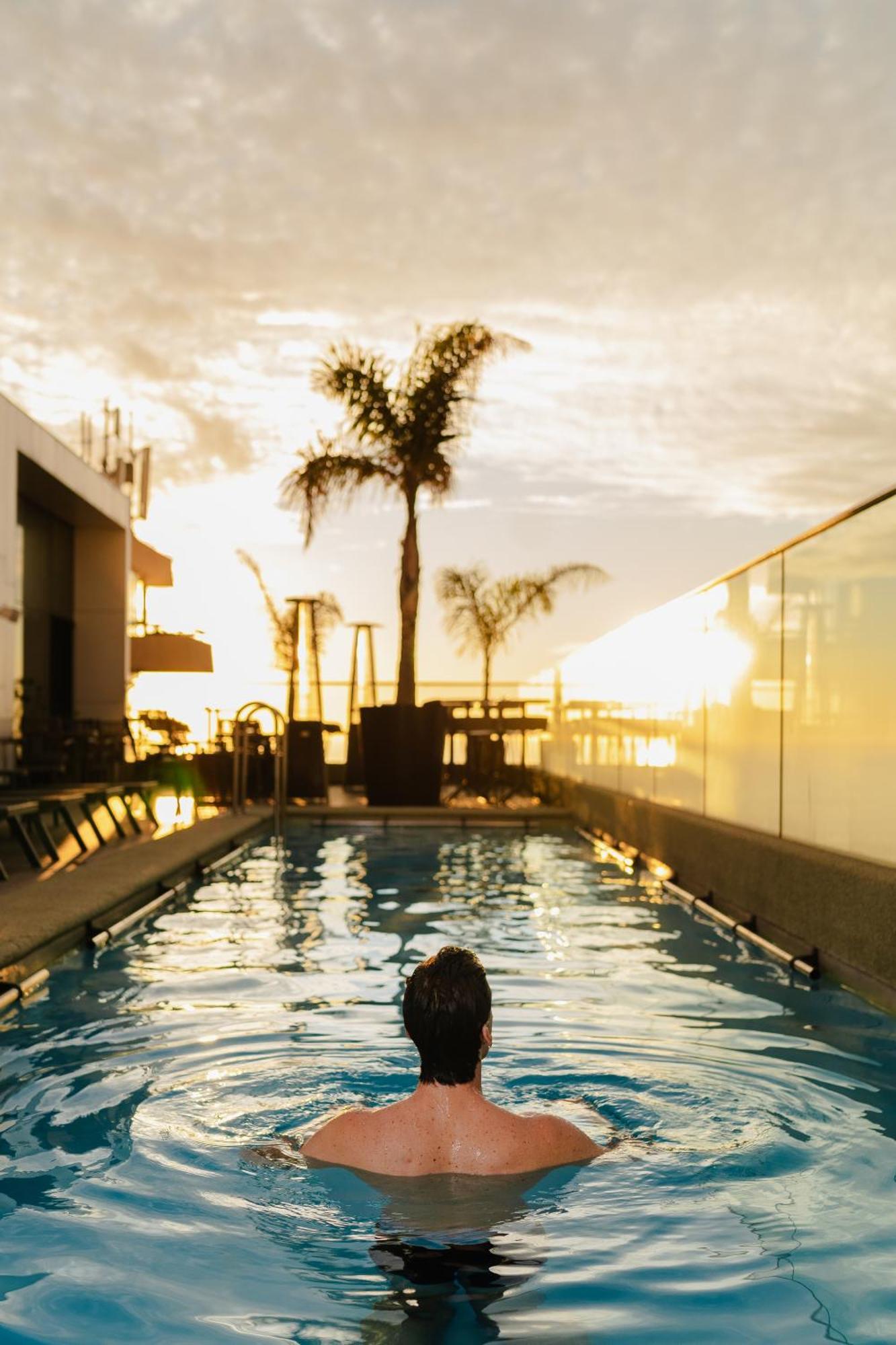 Pullman Vina Del Mar San Martin Hotel Buitenkant foto The pool at the hotel